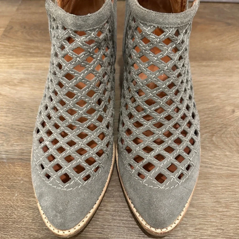 Jeffrey Campbell Taggart Ankle Boots Grey Suede Laser‎ Cut Block Heel Size 8